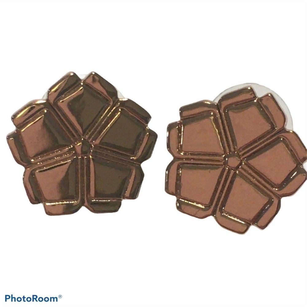TRINA TURK ROSE GOLD FLOWER EARRINGS post stud.
